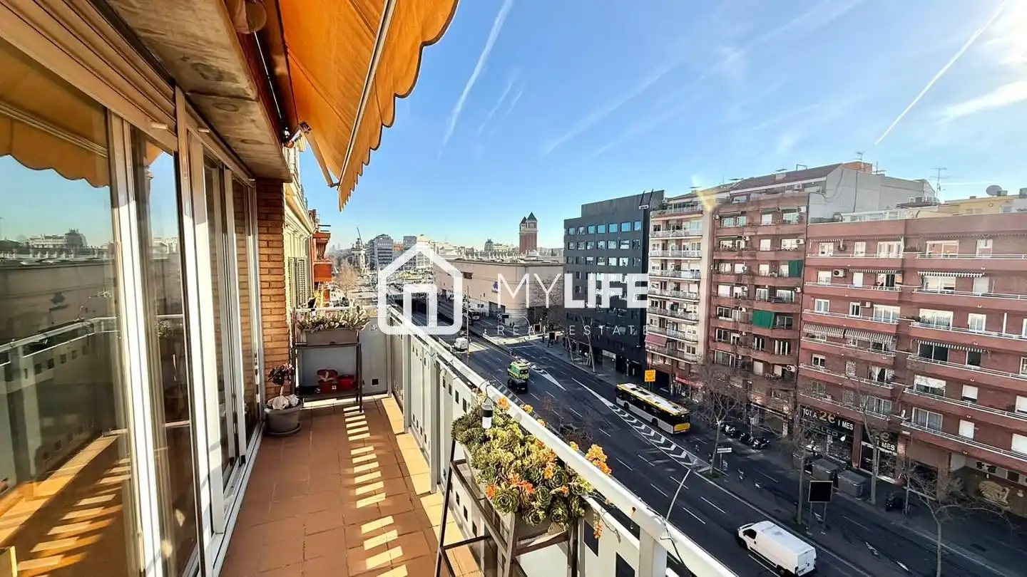 Vista exterior de Àtic en venda en Barcelona amb Aire condicionat, Calefacció i Parquet