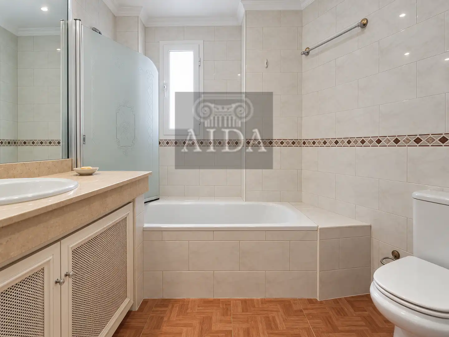 Bany de Pis en venda en Estepona amb Aire condicionat i Terrassa
