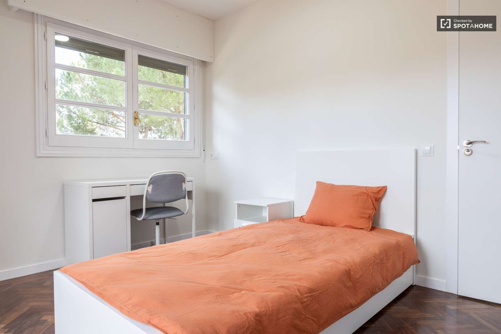 Piso para compartir en Urbanización Este - Montepríncipe