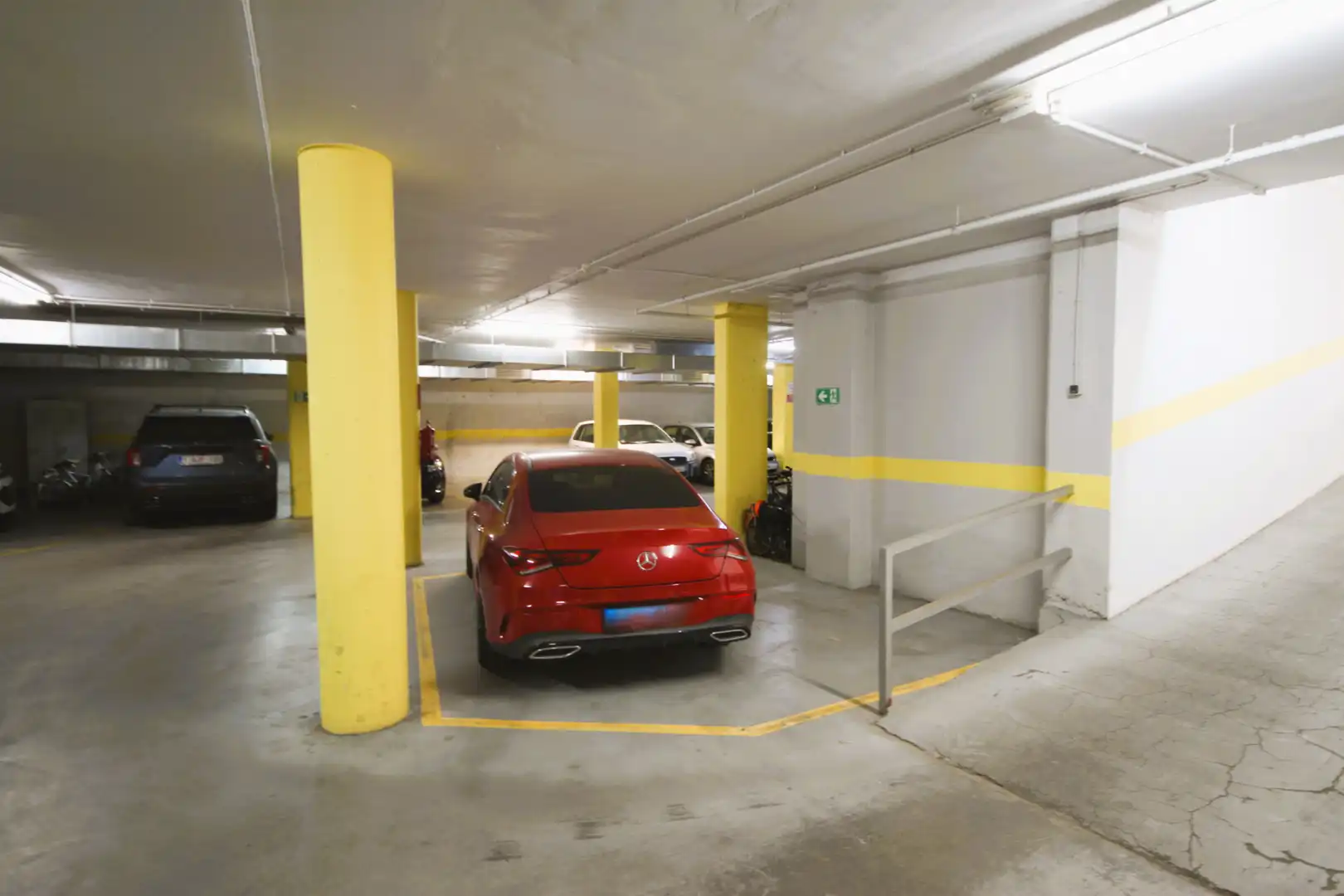 Parkplatz von Wohnungen zum Verkauf in L'Escala mit Klimaanlage, Heizung und Terrasse