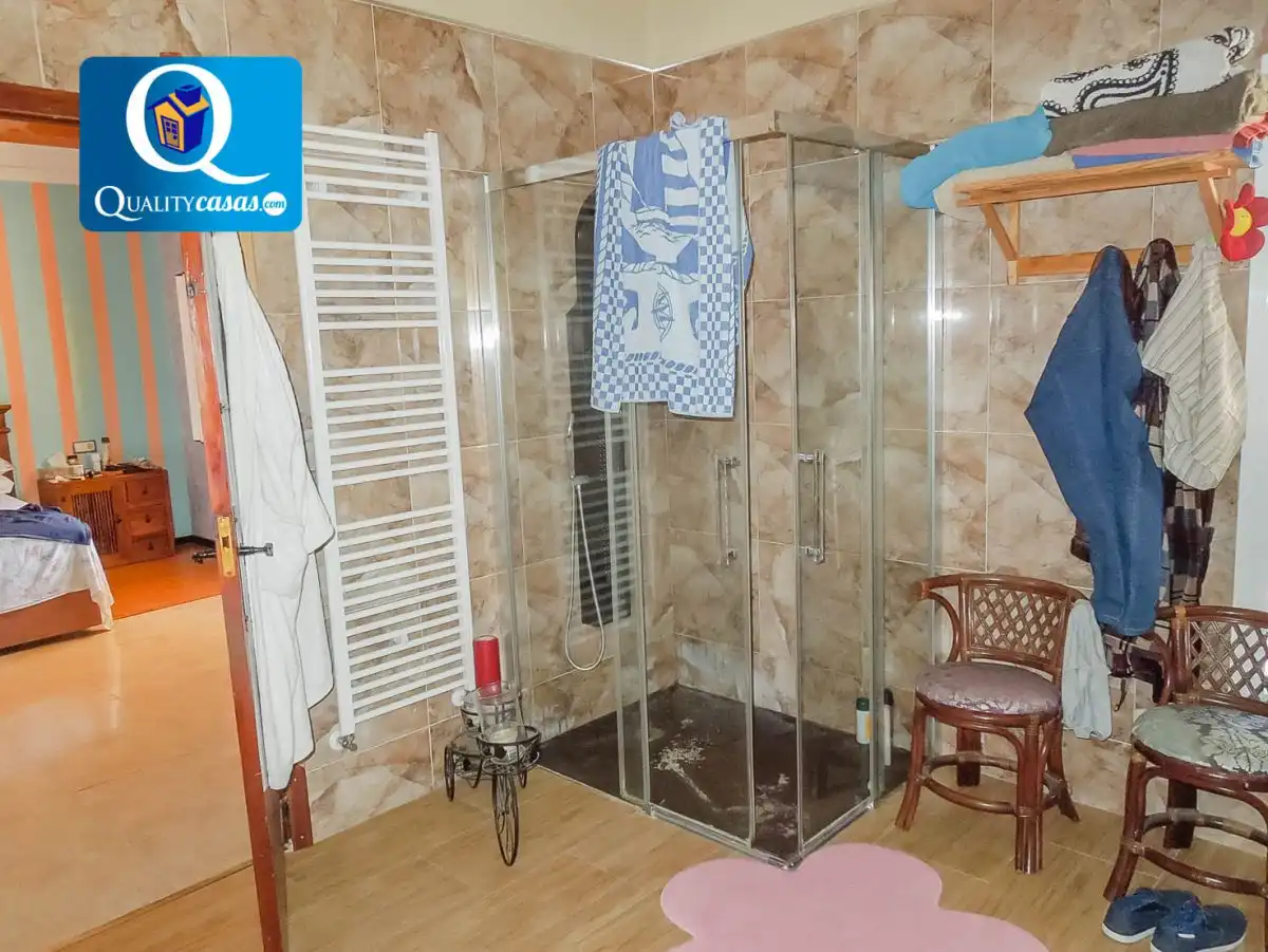 Bany de Casa o xalet en venda en Alicante / Alacant amb Aire condicionat, Calefacció i Terrassa