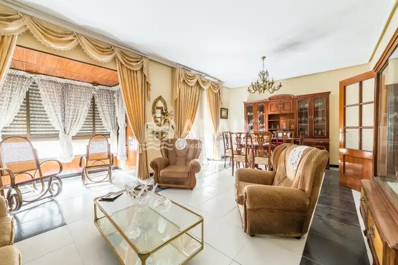 Sala d'estar de Casa o xalet en venda en Úbeda amb Aire condicionat, Traster i Balcó
