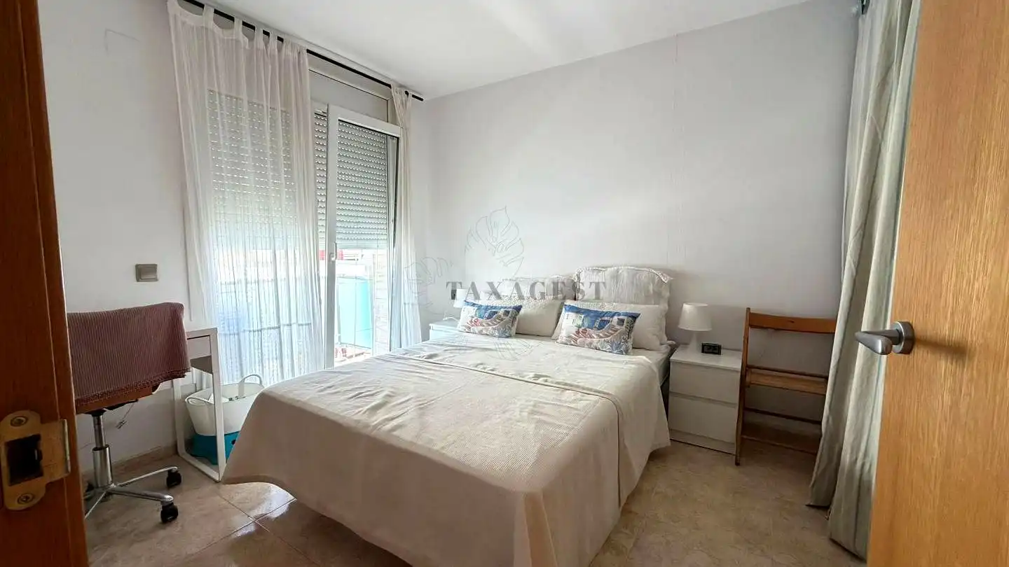 Bedroom of Flat for sale in L'Ampolla  with Terrace, Furnished and Community pool
