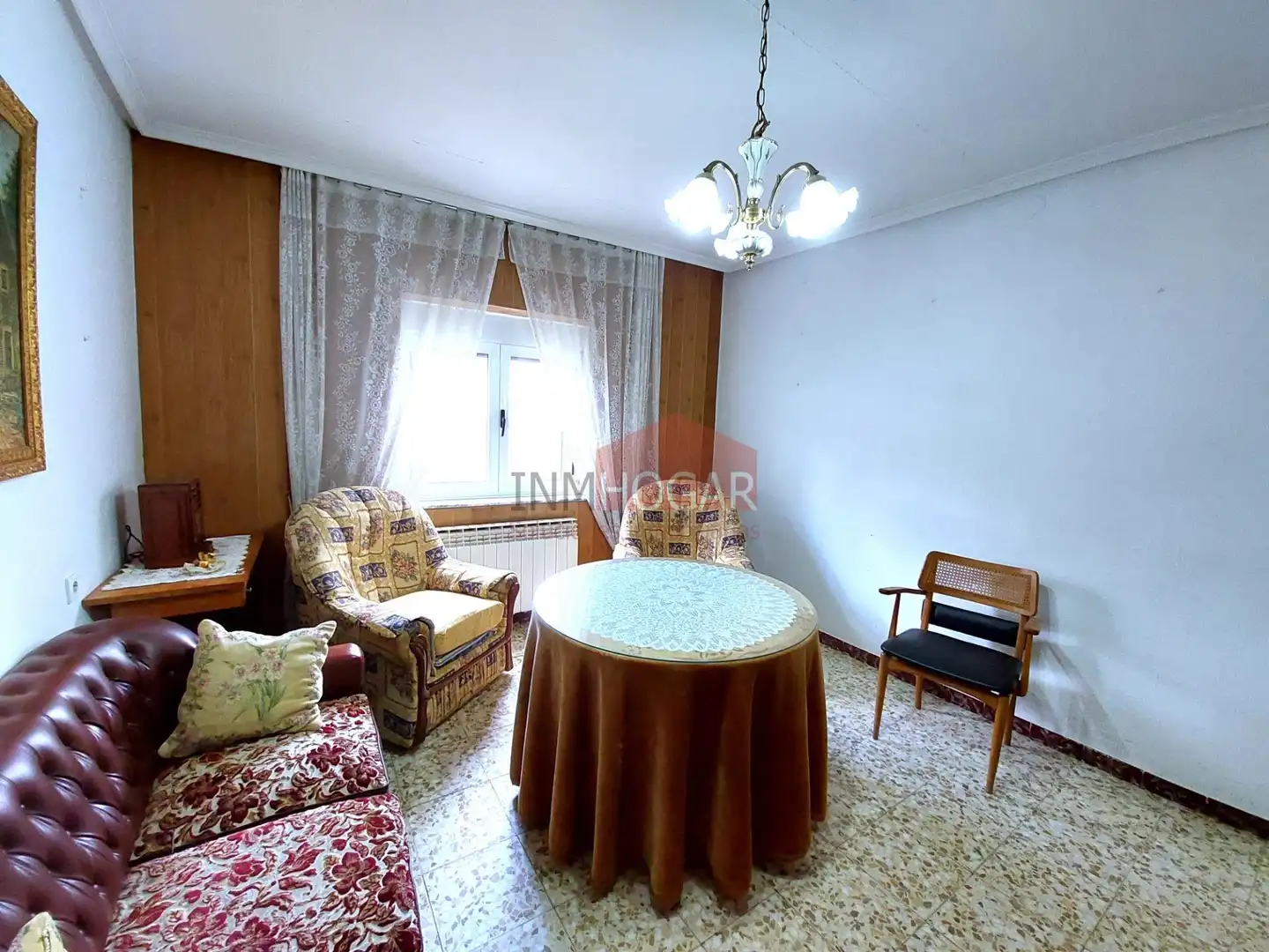Sala d'estar de Casa o xalet en venda en Palacios de Goda amb Calefacció, Terrassa i Traster