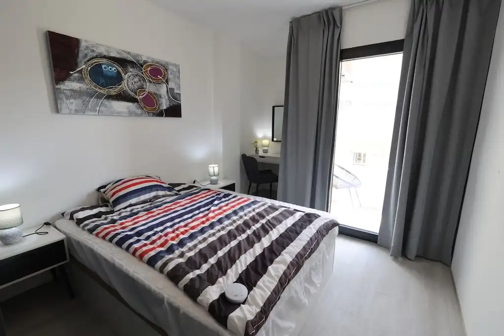 Habitación de Apartamento en venta en Torrevieja con Aire acondicionado, Calefacción y Terraza