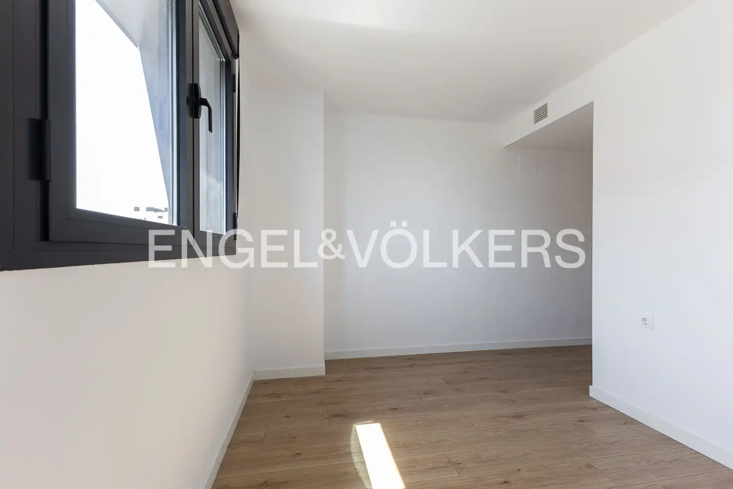 Habitación de Ático de alquiler en Valencia con Aire acondicionado, Calefacción y Trastero