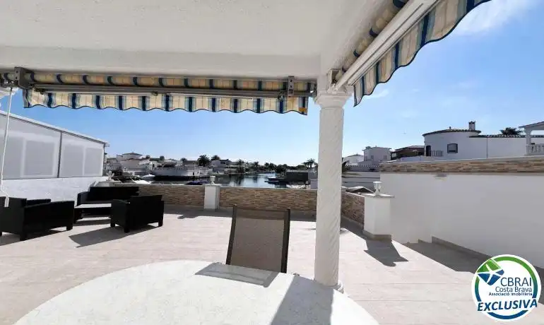 Terrassa de Casa adosada en venda en Empuriabrava amb Jardí privat i Moblat