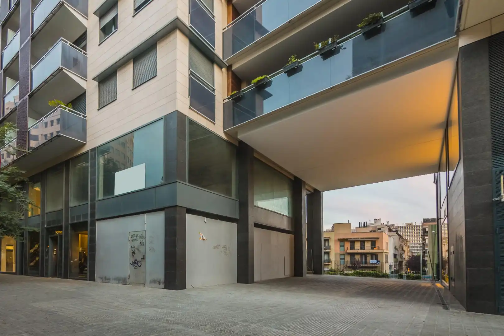 Vista exterior de Local en venda en Barcelona