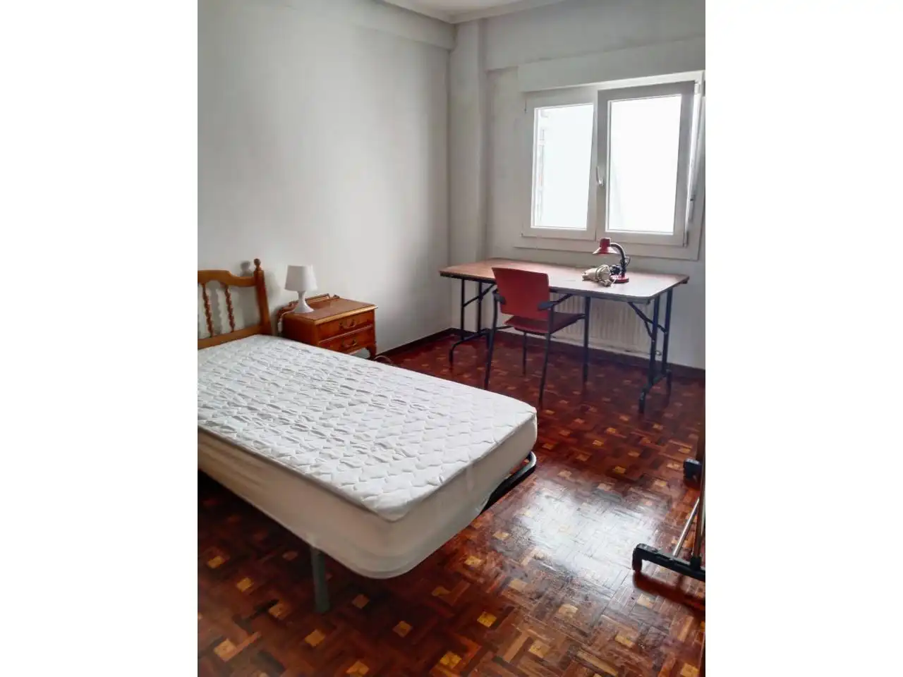 Bedroom of Flat for rent in Burgos  with Heating, Parquet flooring and Terrace
