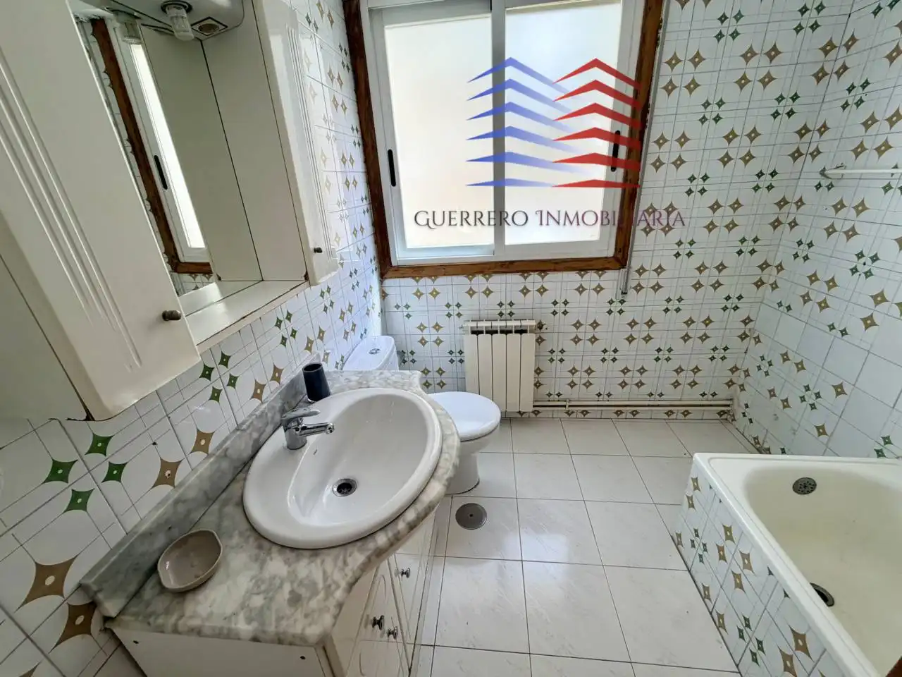 Badezimmer von Wohnung zur Miete in Ourense Capital  mit Heizung, Möbliert und Balkon