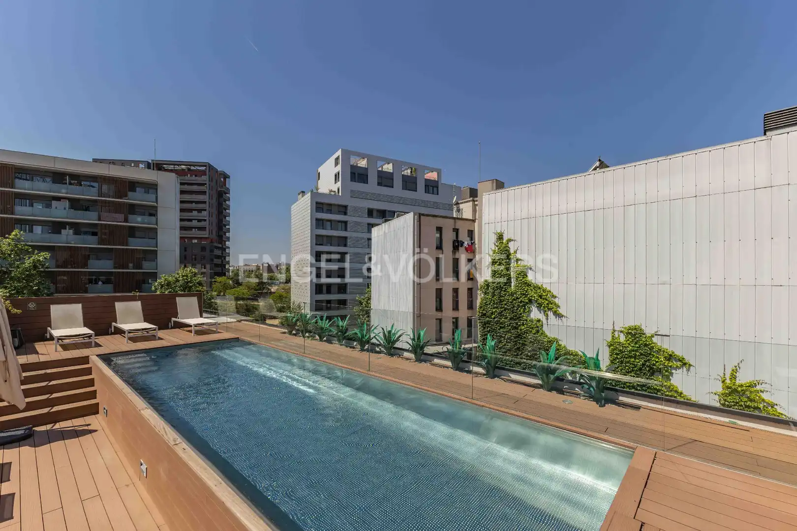 Piscina de Ático en venta en Barcelona con Calefacción
