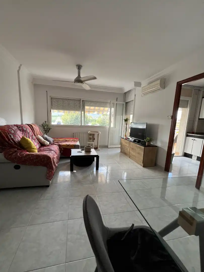 Piso con ascensor en venta en Plaça Agermanament 1, imagen 2