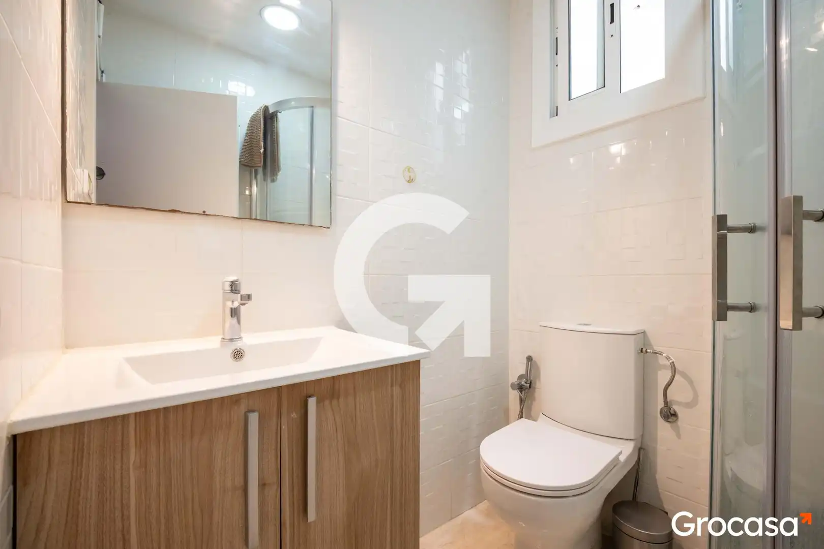 Baño de Piso en venta en Mataró con Horno, Lavadora y TV