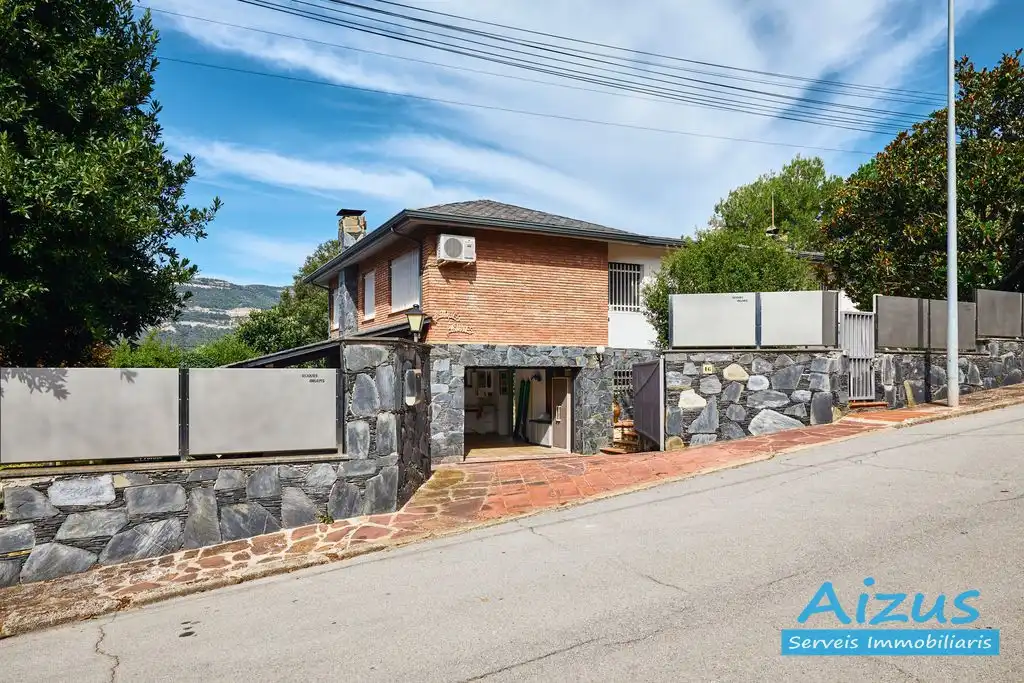 Vista exterior de Casa o chalet en venta en Seva con Aire acondicionado, Calefacción y Jardín privado