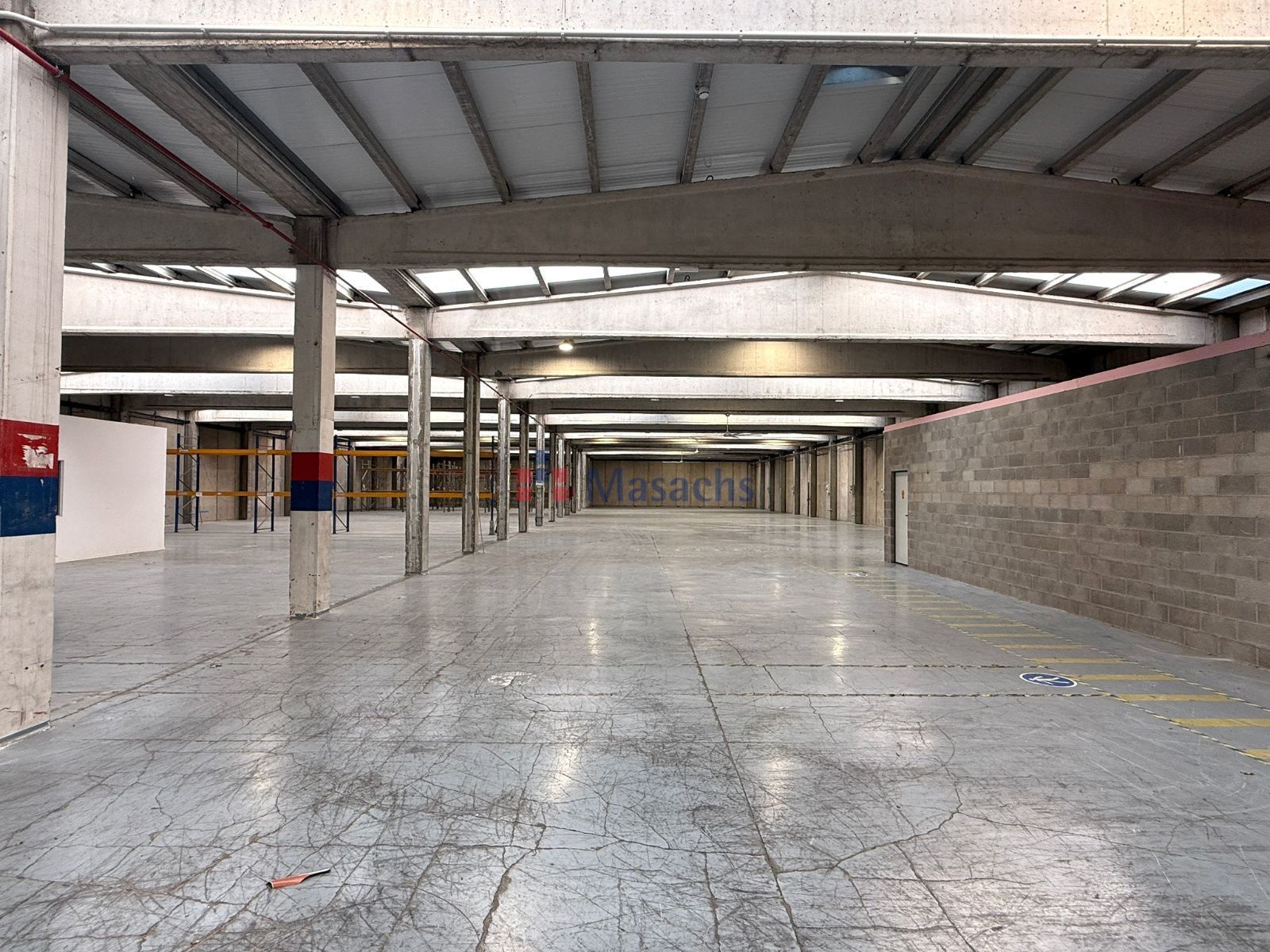 Nau industrial de lloguer en Terrassa