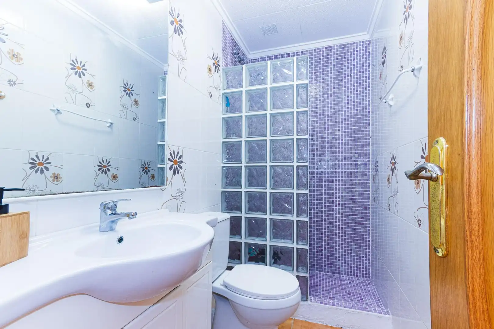 Baño de Casa o chalet de alquiler en Torrevieja con Aire acondicionado, Calefacción y Terraza