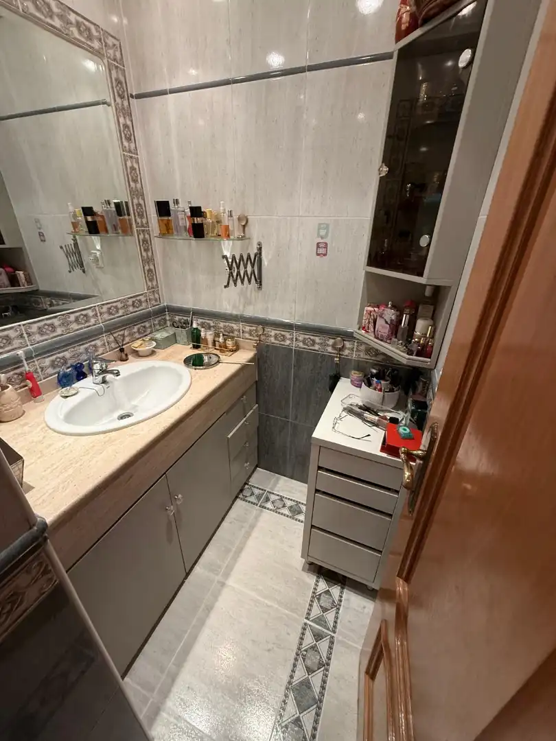 Bathroom of Flat for sale in Valencia  with Air Conditioner and Balcony