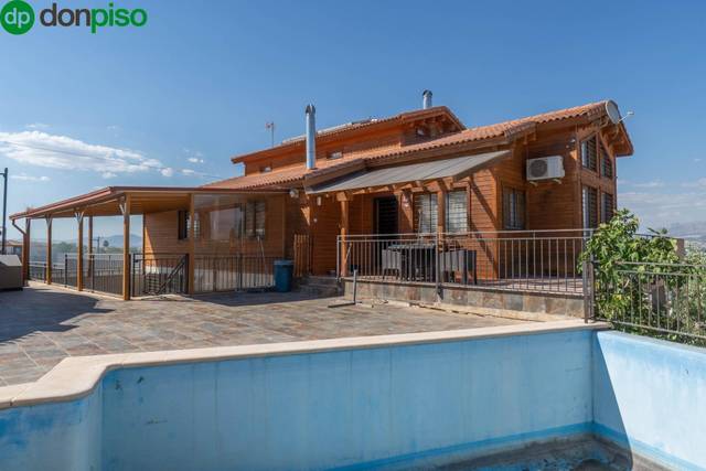 Casa-chalet en Venta en Calle nogal en Cúllar Vega