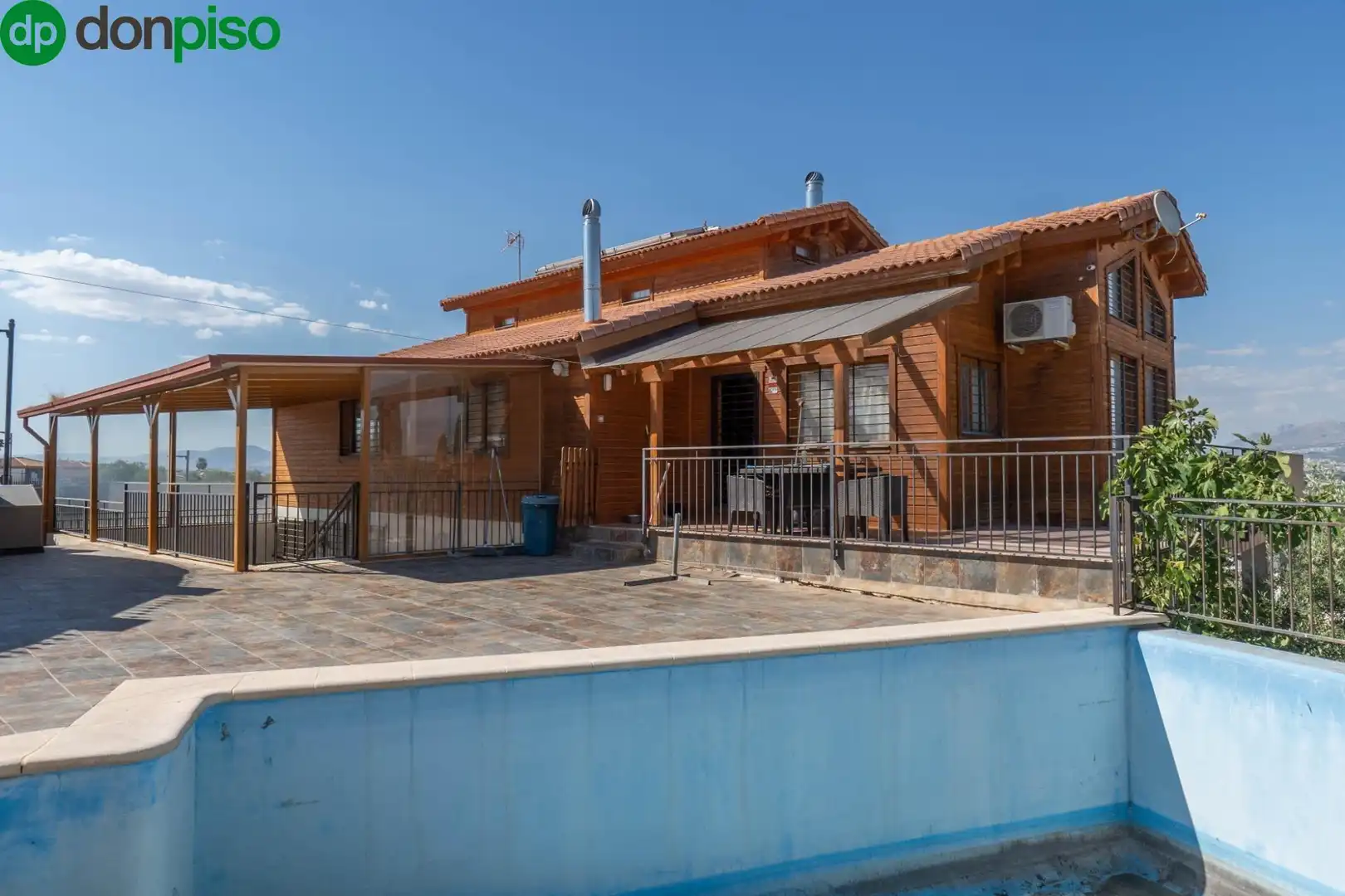 Xalet amb piscina en venda a Calle nogal