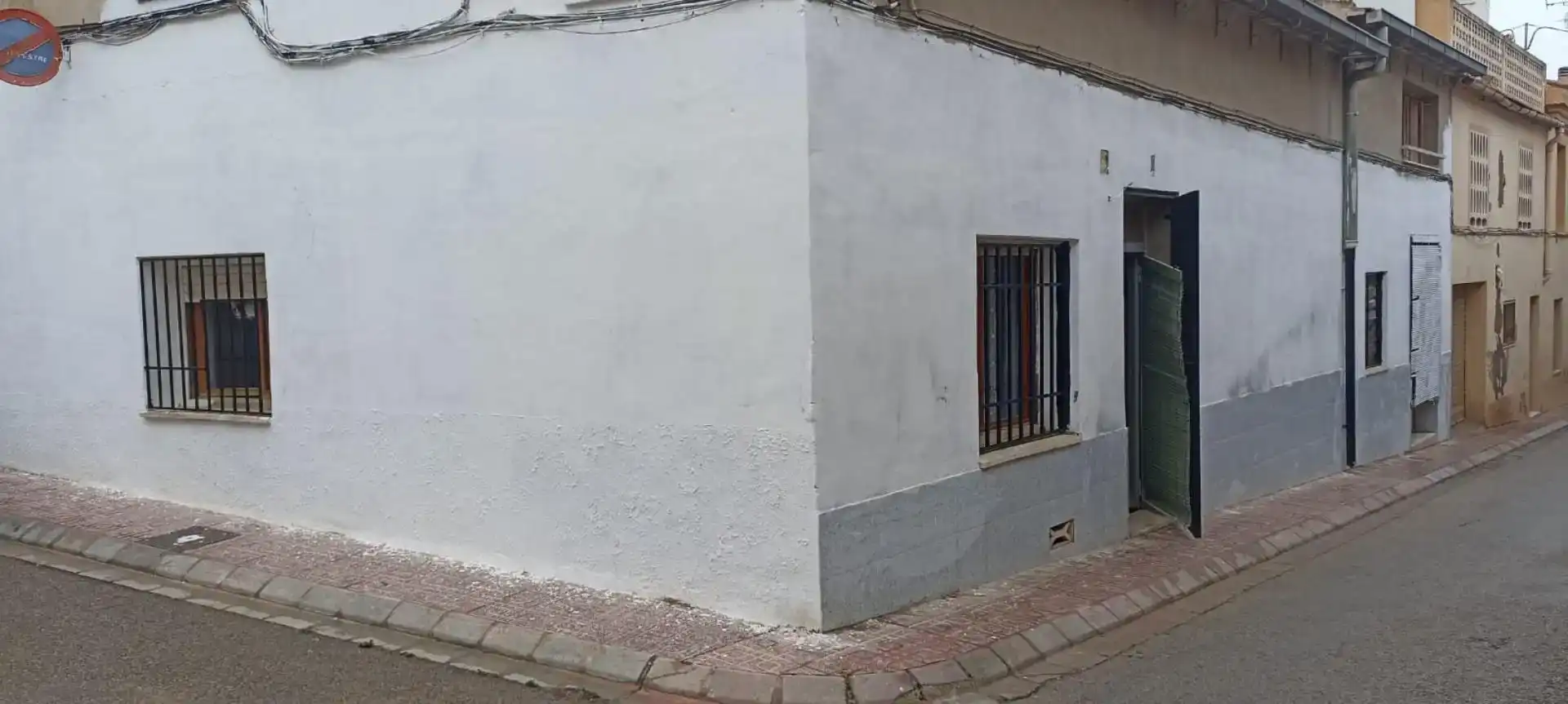 Vista exterior de Casa adosada en venda en Caudete amb Moblat, Forn i Rentadora