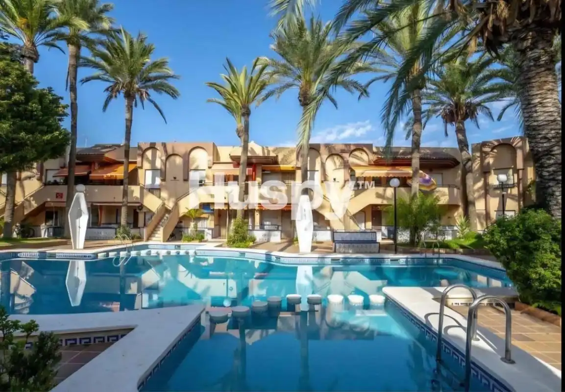 Piso con terraza en venta en Calle Júpiter