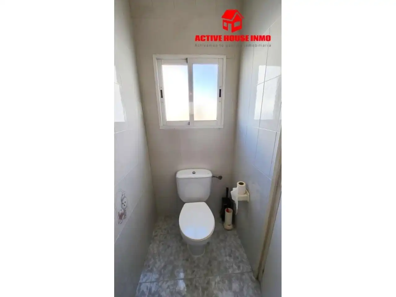 Badezimmer von Einfamilien-Reihenhaus zum Verkauf in La Ràpita mit Klimaanlage, Terrasse und Abstellraum