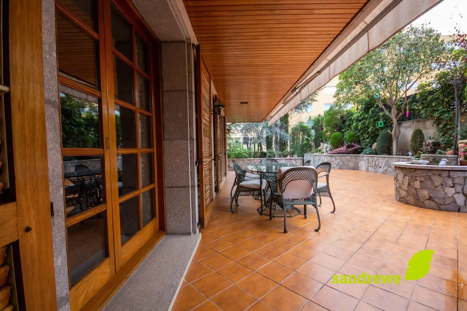Terrasse von Einfamilien-Reihenhaus zum Verkauf in Figueres mit Klimaanlage, Heizung und Privatgarten