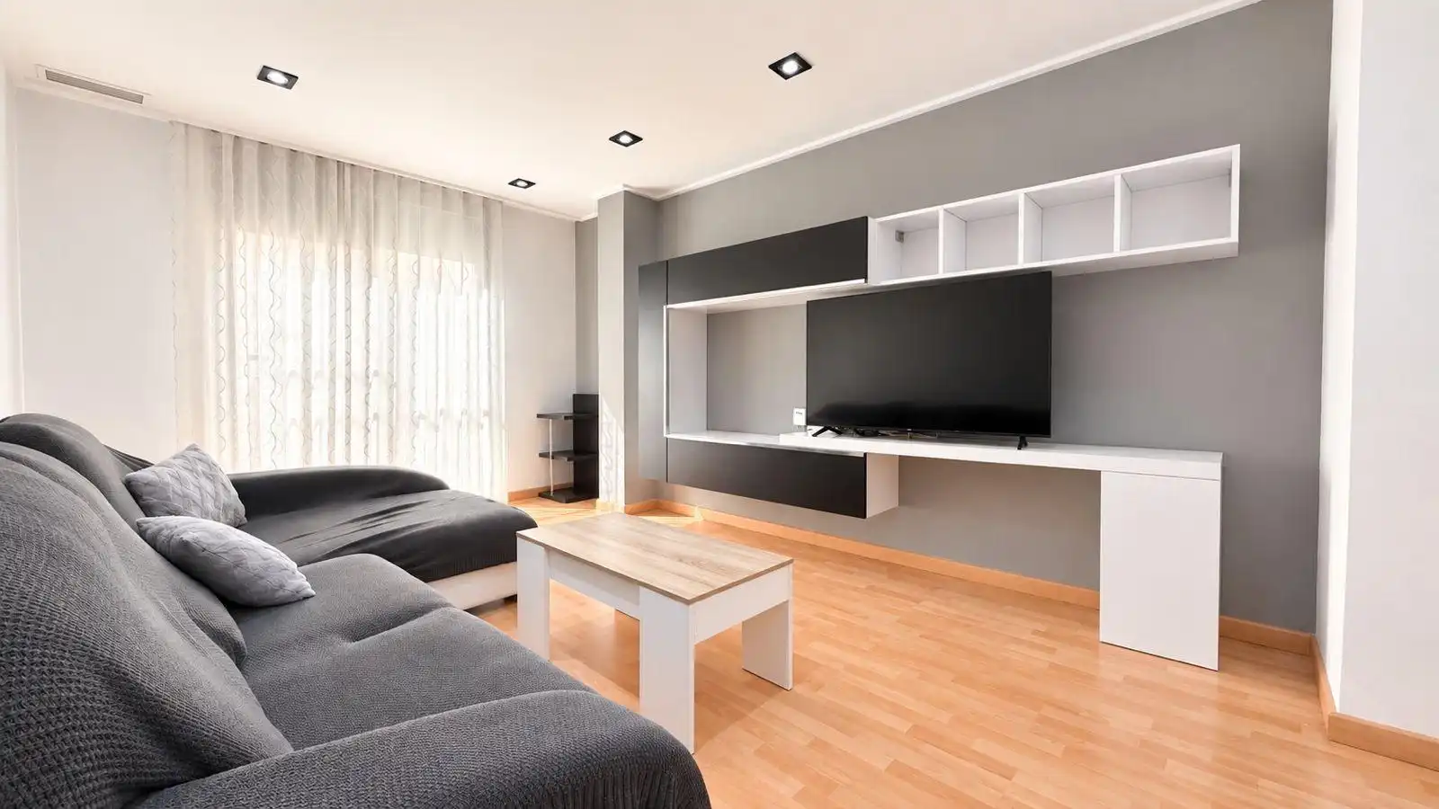 Living room of Flat for sale in Elche / Elx  with Air Conditioner, Parquet flooring and Furnished
