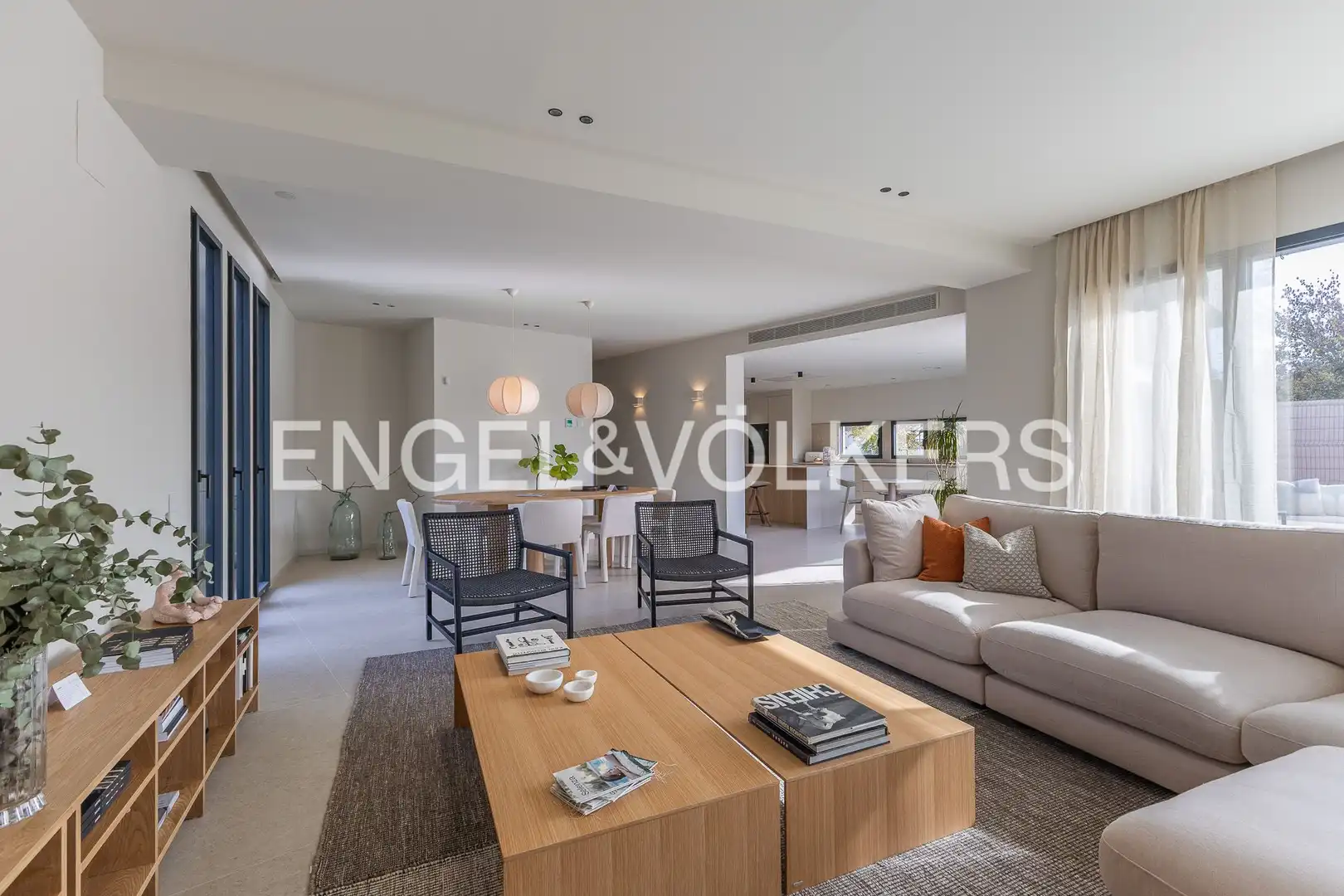 Living room of Houses for sale in Sant Cugat del Vallès  with Air Conditioner, Heating and Private garden