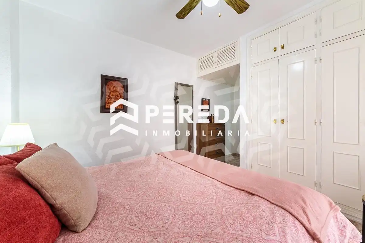 Habitación de Piso en venta en Roquetas de Mar con Jardín privado, Terraza y Balcón