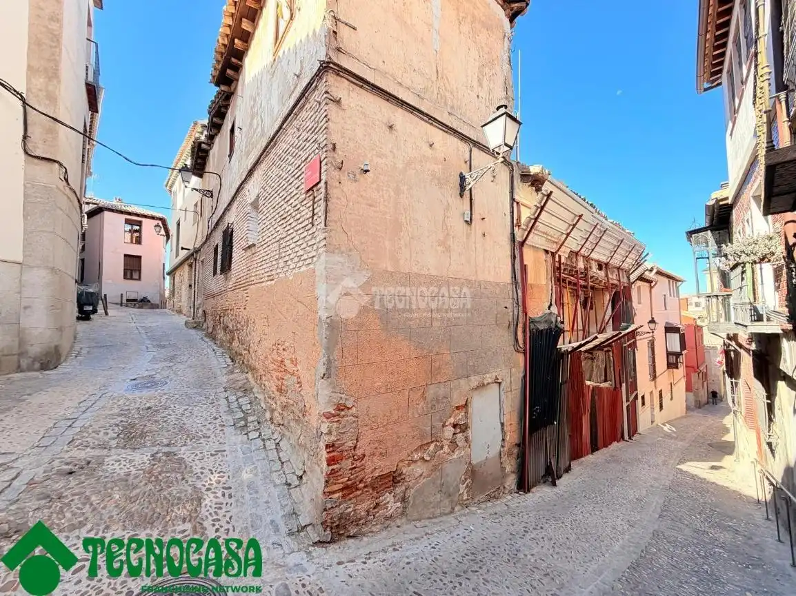 Vista exterior de Casa adosada en venda en Toledo amb Terrassa i Balcó