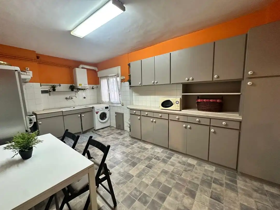 Cocina de Piso en venta en Galdakao con Calefacción, Parquet y Amueblado
