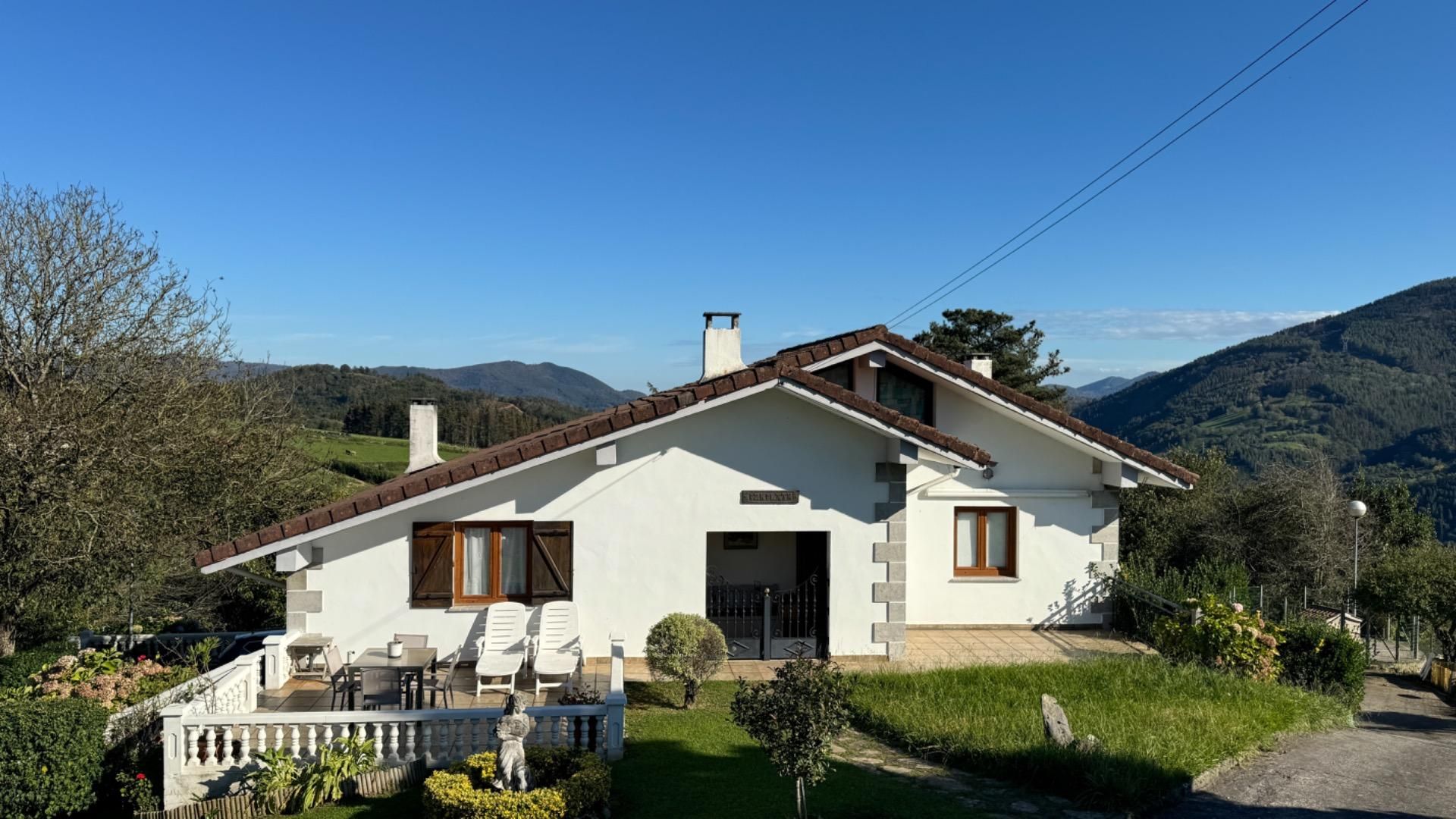 Single-family semi-detached for sale in Barrio ENPARANTZA BALLARA, Hernialde