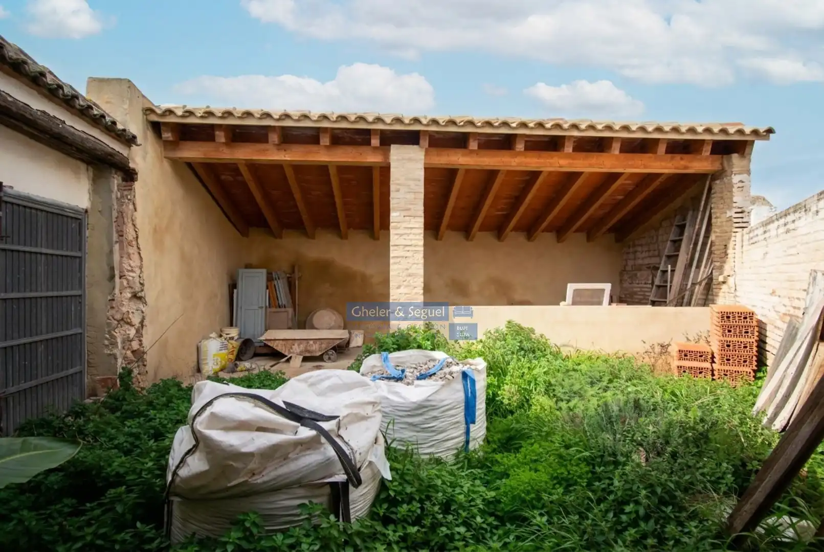 Exterior view of Houses for sale in Valencia