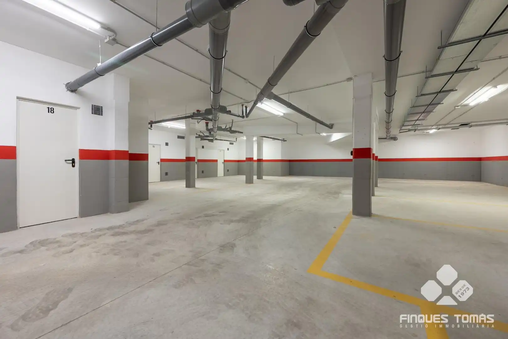Aparcament de Pis en venda en Cubelles amb Terrassa, Balcó i Piscina comunitària