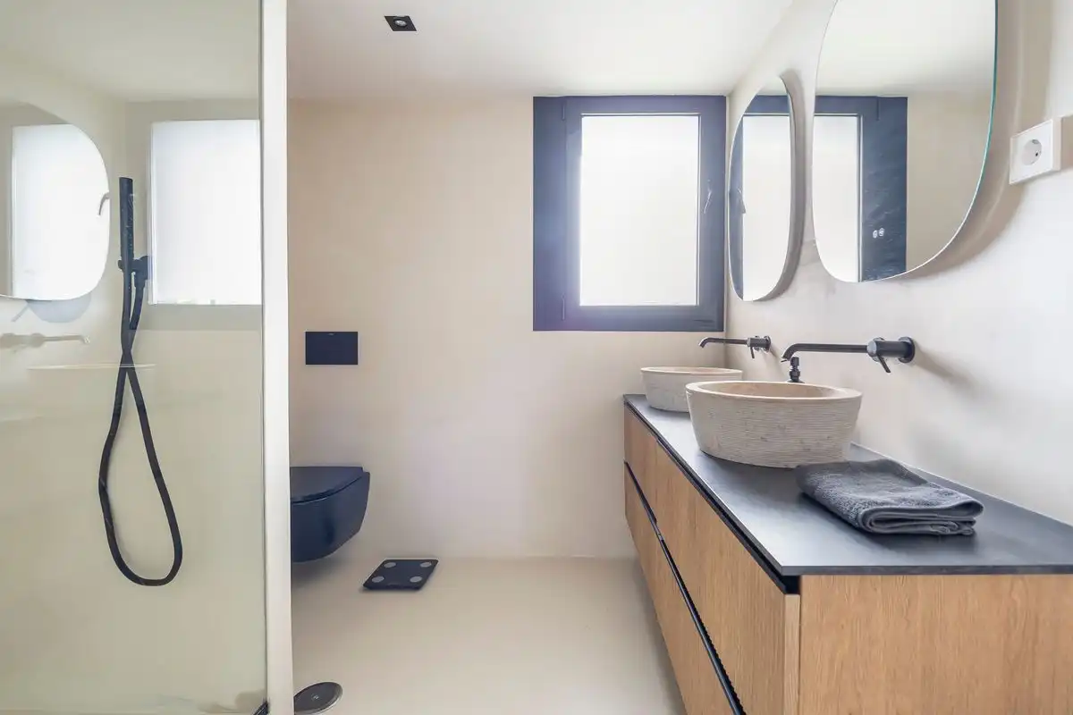 Badezimmer von Dachboden zum Verkauf in Majadahonda mit Klimaanlage, Heizung und Privatgarten
