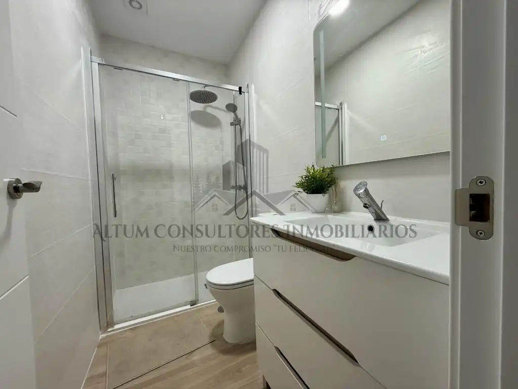 Bathroom of Flat for rent in Sevilla