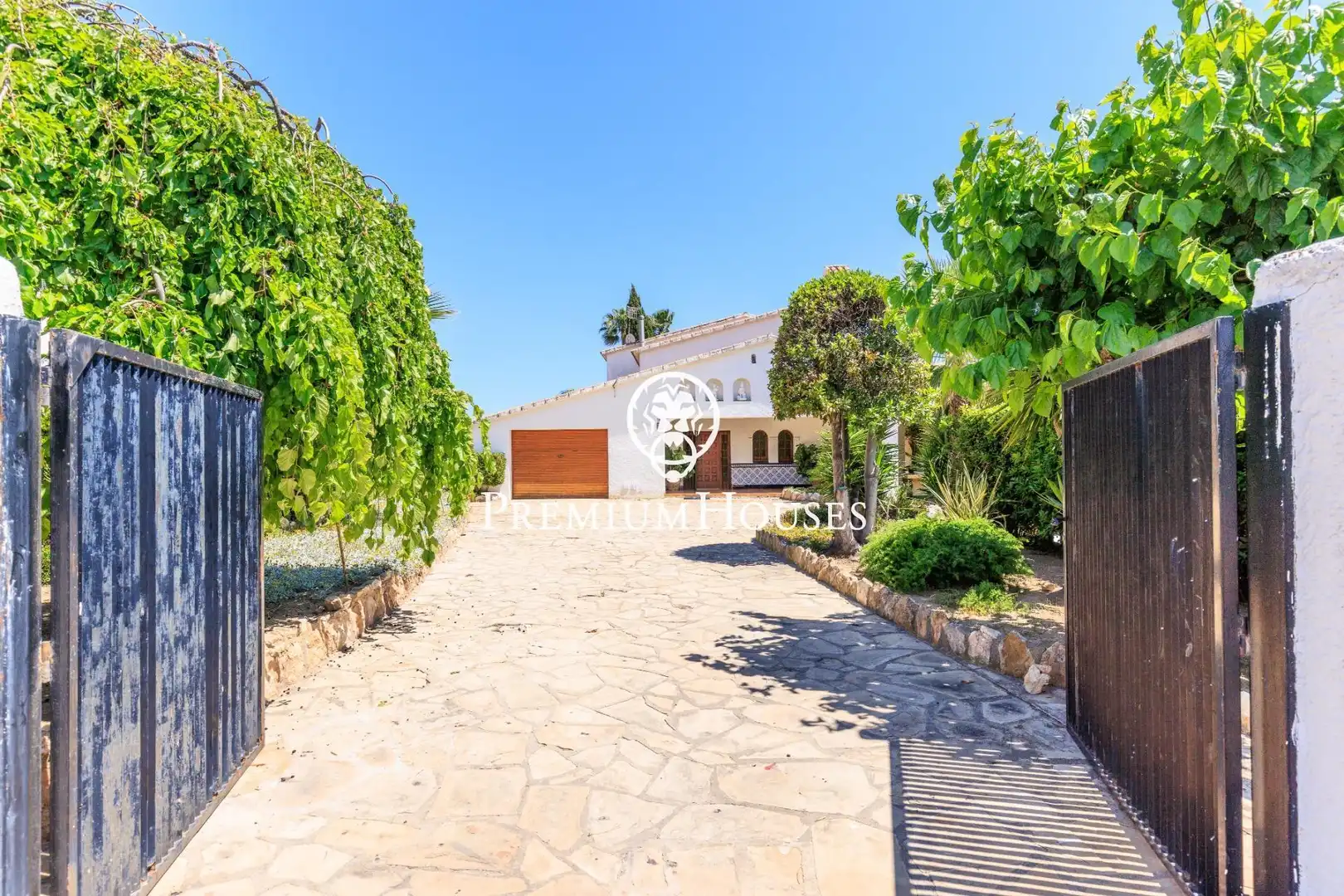 Vista exterior de Casa o chalet de alquiler en Cunit con Aire acondicionado, Calefacción y Jardín privado