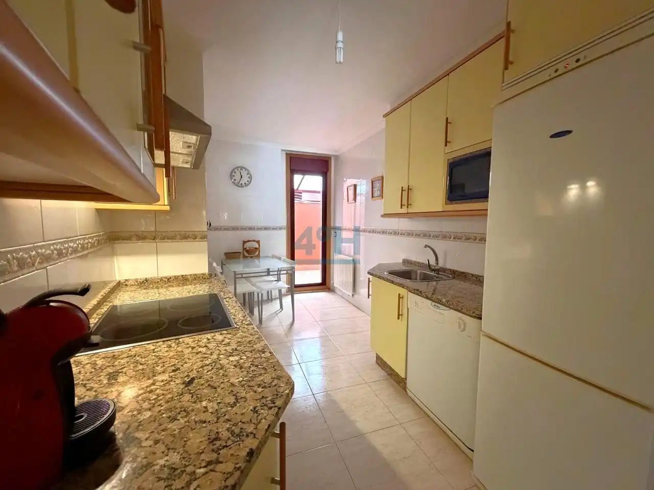 Cocina de Apartamento en venta en O Grove   con Calefacción, Terraza y Amueblado
