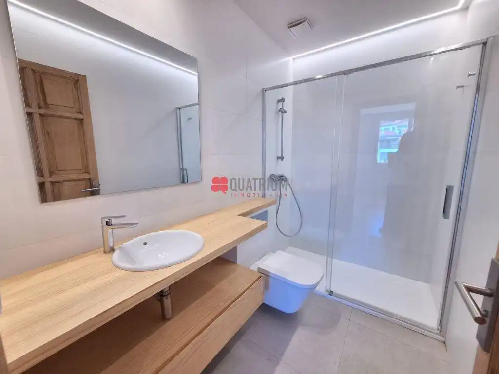 Baño de Piso de alquiler en Santiago de Compostela  con Calefacción