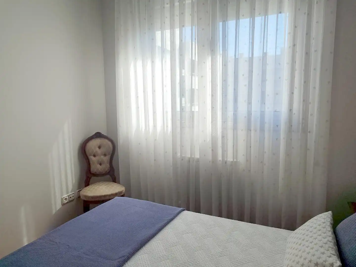 Habitación de Piso de alquiler en Oviedo  con Calefacción y Amueblado