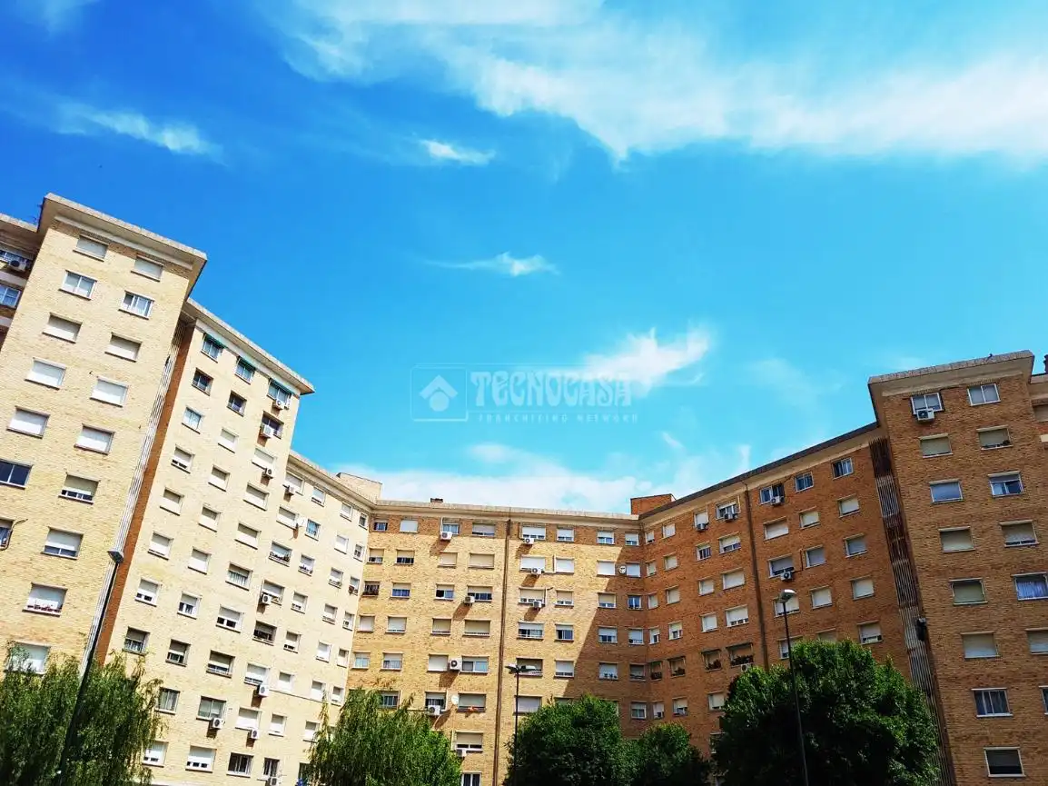 Vista exterior de Garatge en venda en Zaragoza