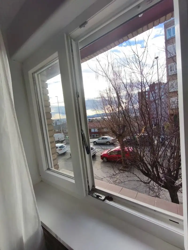 Schlafzimmer von Erdgeschoss zum Verkauf in Santander mit Privatgarten, Parkett und Möbliert