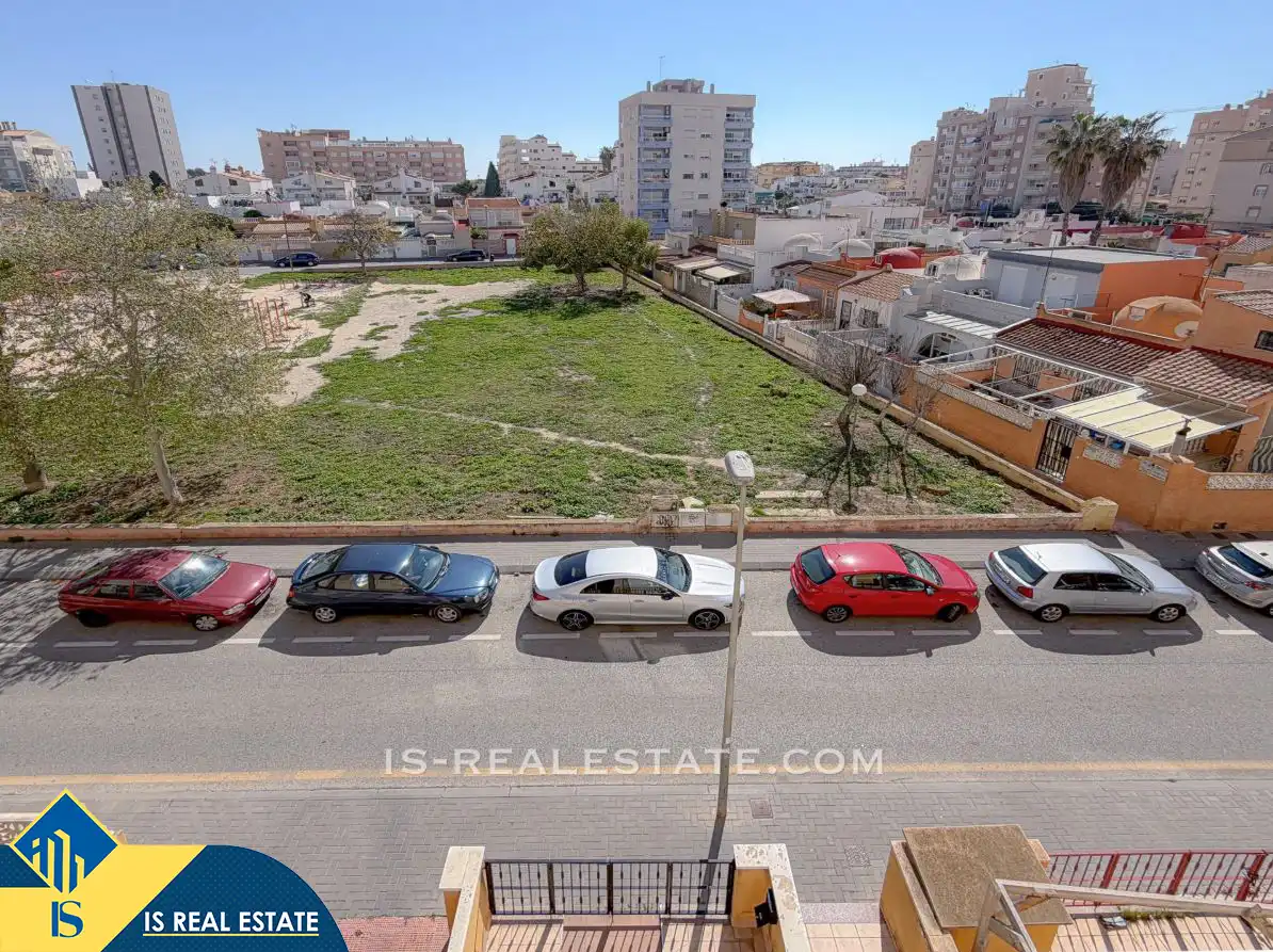 Vista exterior de Apartament en venda en Torrevieja amb Calefacció, Moblat i Forn