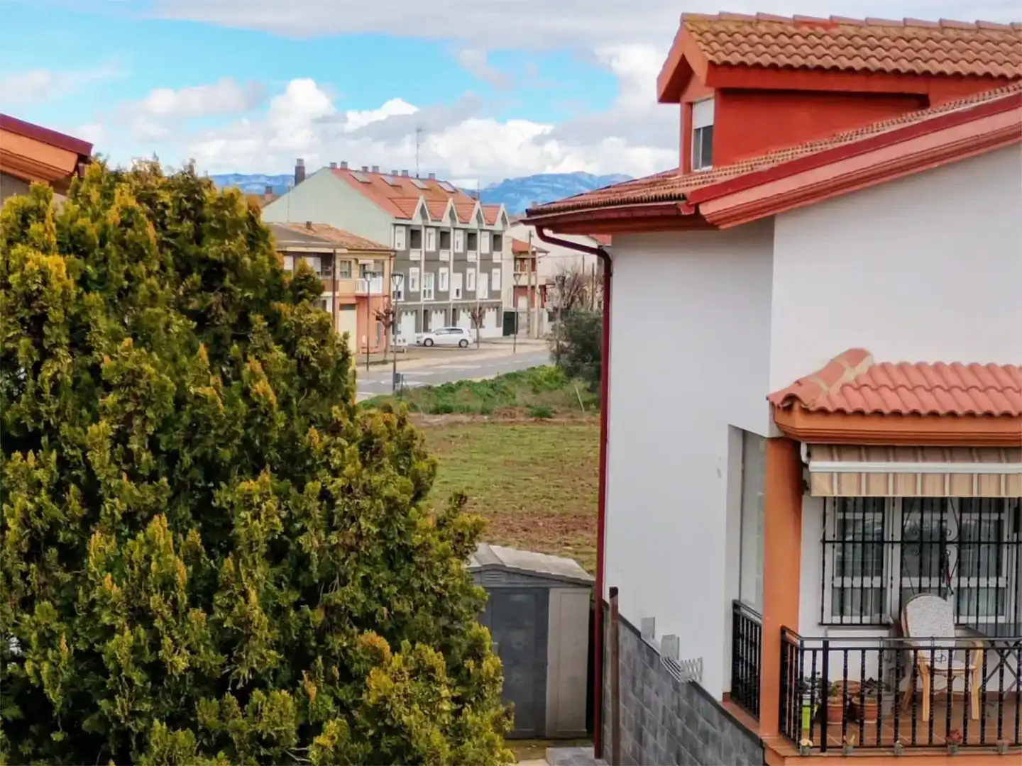 Vista exterior de Casa o xalet en venda en Uruñuela amb Balcó