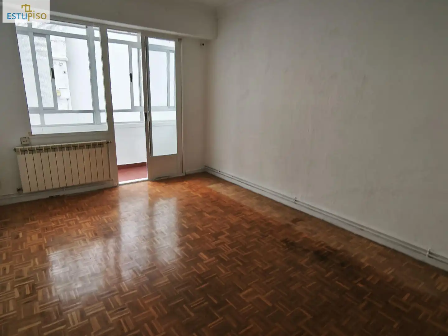 Sala d'estar de Pis en venda en Vitoria - Gasteiz amb Calefacció, Parquet i Terrassa
