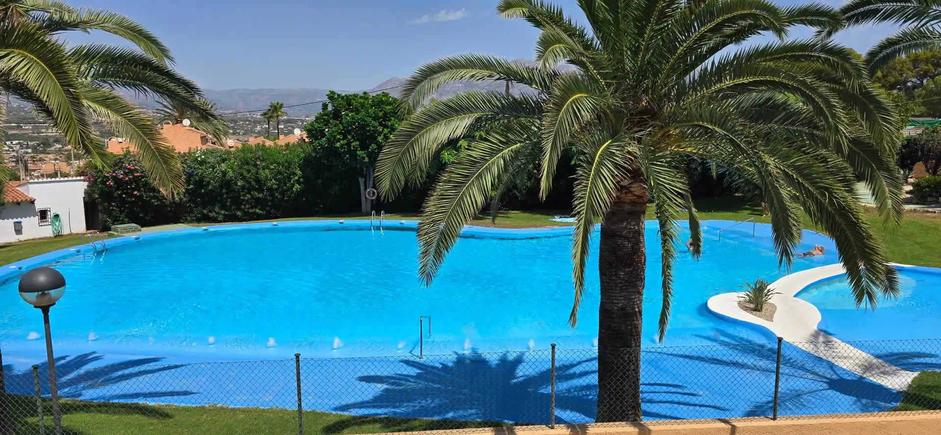 Piscina de Casa adosada en venta en L'Alfàs del Pi con Aire acondicionado, Jardín privado y Piscina
