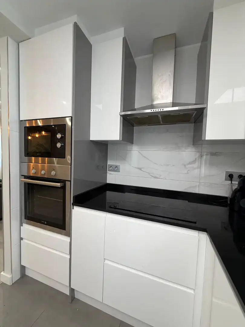 Küche von Wohnung zur Miete in Gijón  mit Heizung, Terrasse und Balkon