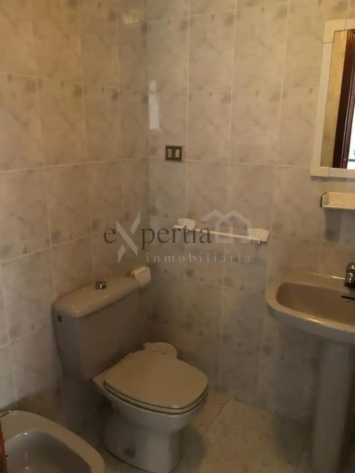 Badezimmer von Wohnungen zum Verkauf in A Pobra do Caramiñal mit Heizung, Abstellraum und Möbliert