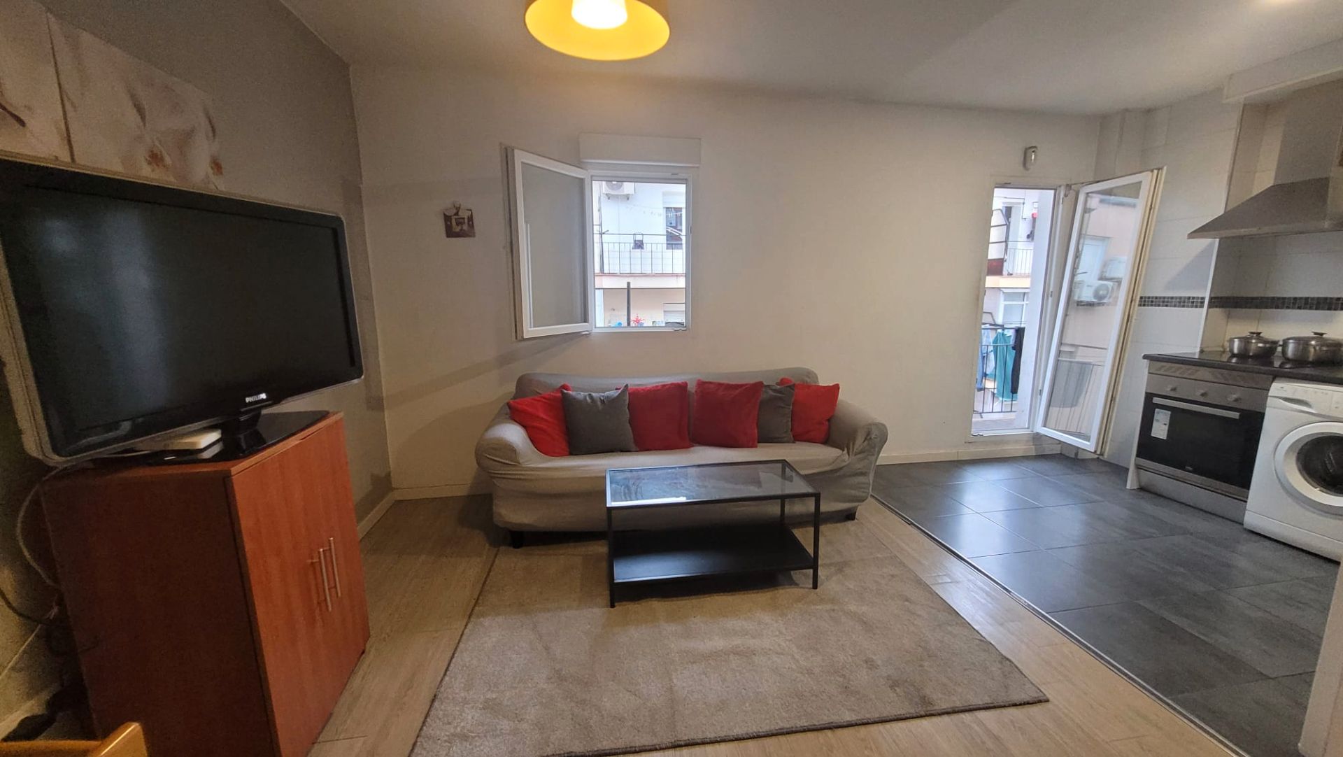 Sala d'estar de Pis en venda en  Madrid Capital amb Calefacció, Terrassa i Moblat